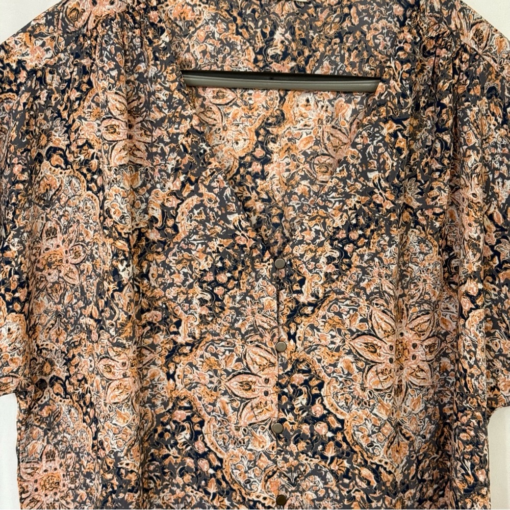 Maurices Blouse Floral with Pattern Button Up- Cap Sleeves, V-neck, Size Large - Picture 4 of 11